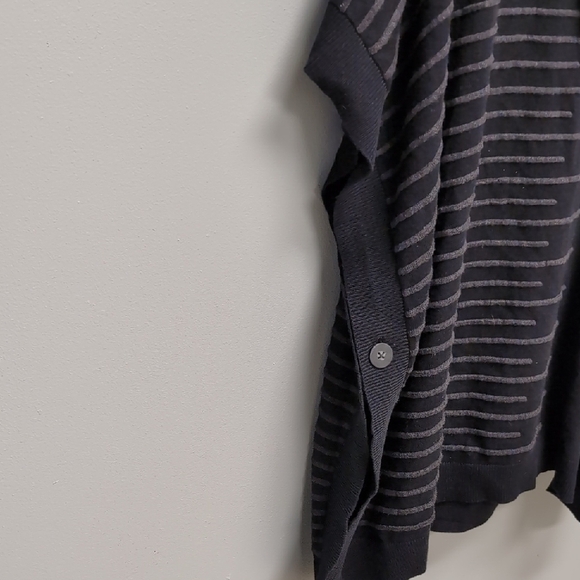 NWT X/1X Gray and Black Striped Poncho Top In Every Story by Penningtons - Picture 4 of 5